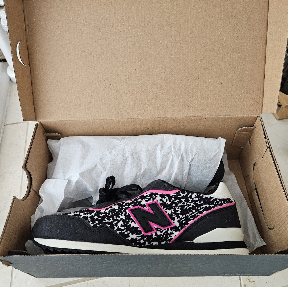 NIB Sola Sleek Big Girl New Balance